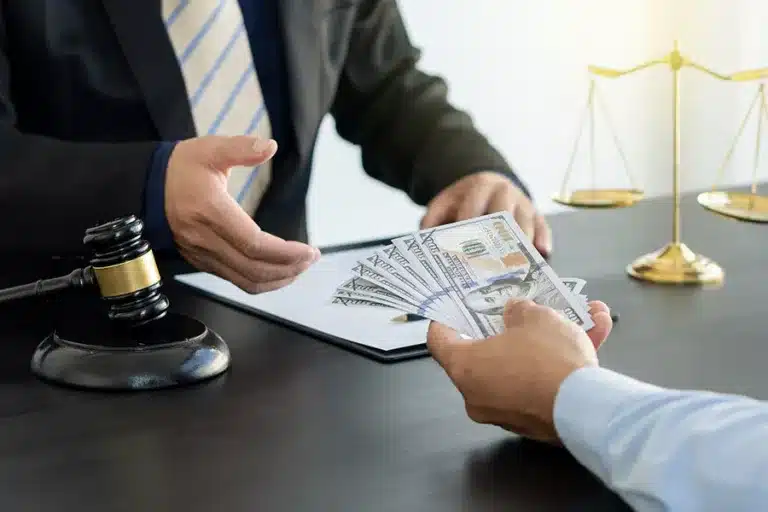 How Much Does a Lawyer Cost in Dubai